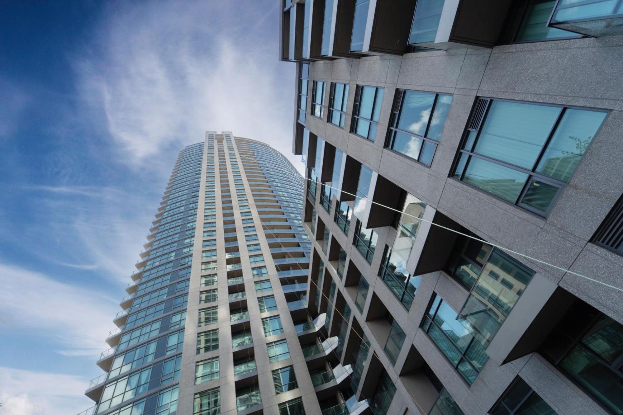 Spacious 2 Bedroom Plus Den, 2 Bath, Sleeps 5 With Balcony And Lakeview Downtown Toronto Condo Eksteriør billede